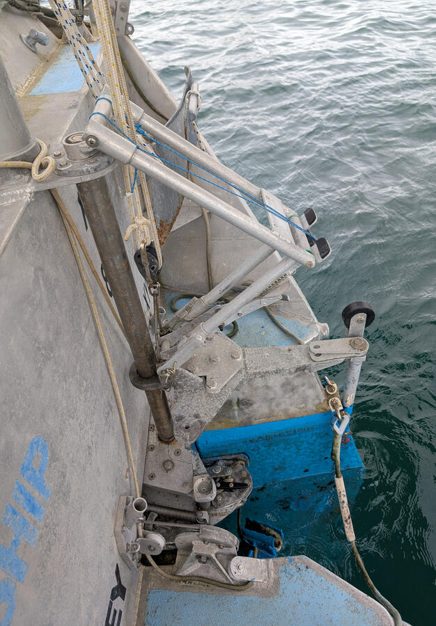 Starting to raise the rudder