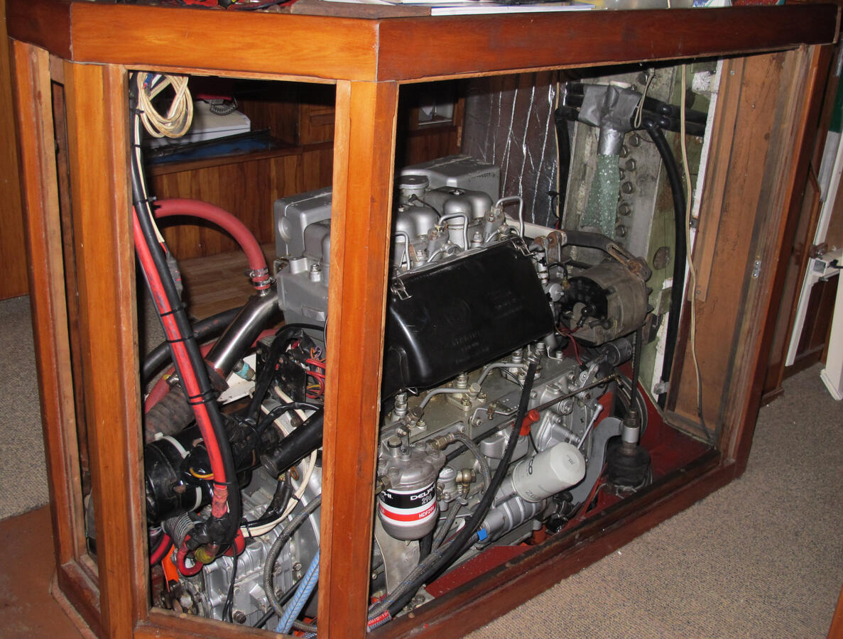 Engine is very accessible both sides