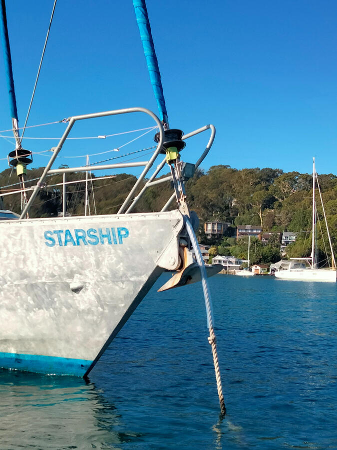 Anchor houses into bow