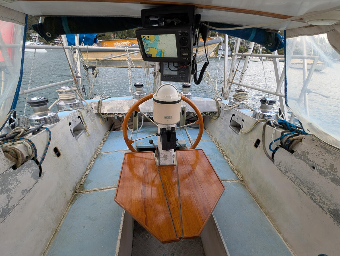 Cockpit table w instrument sfacing forward